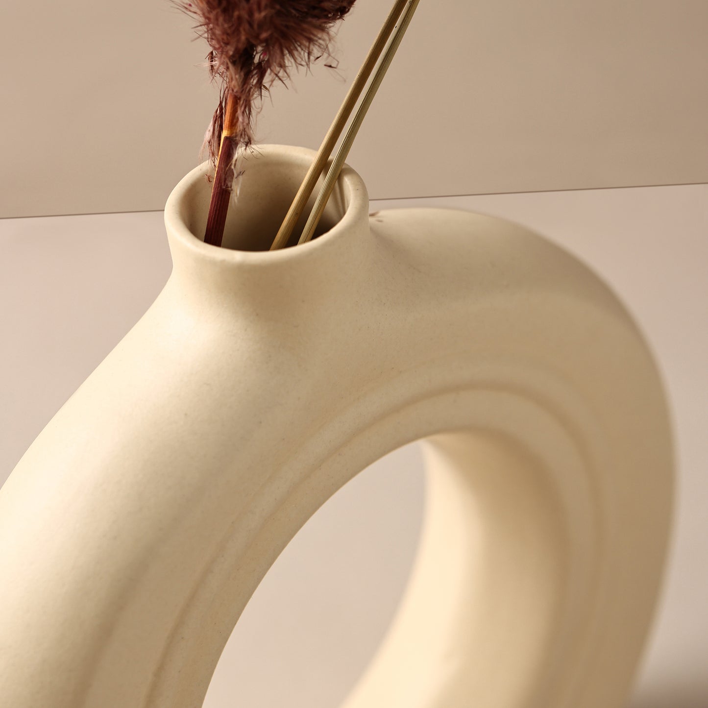 Ceramic Ribbed Donut Vase Set of 8" black & 6″ white – Minimalist Artistry for Modern Spaces