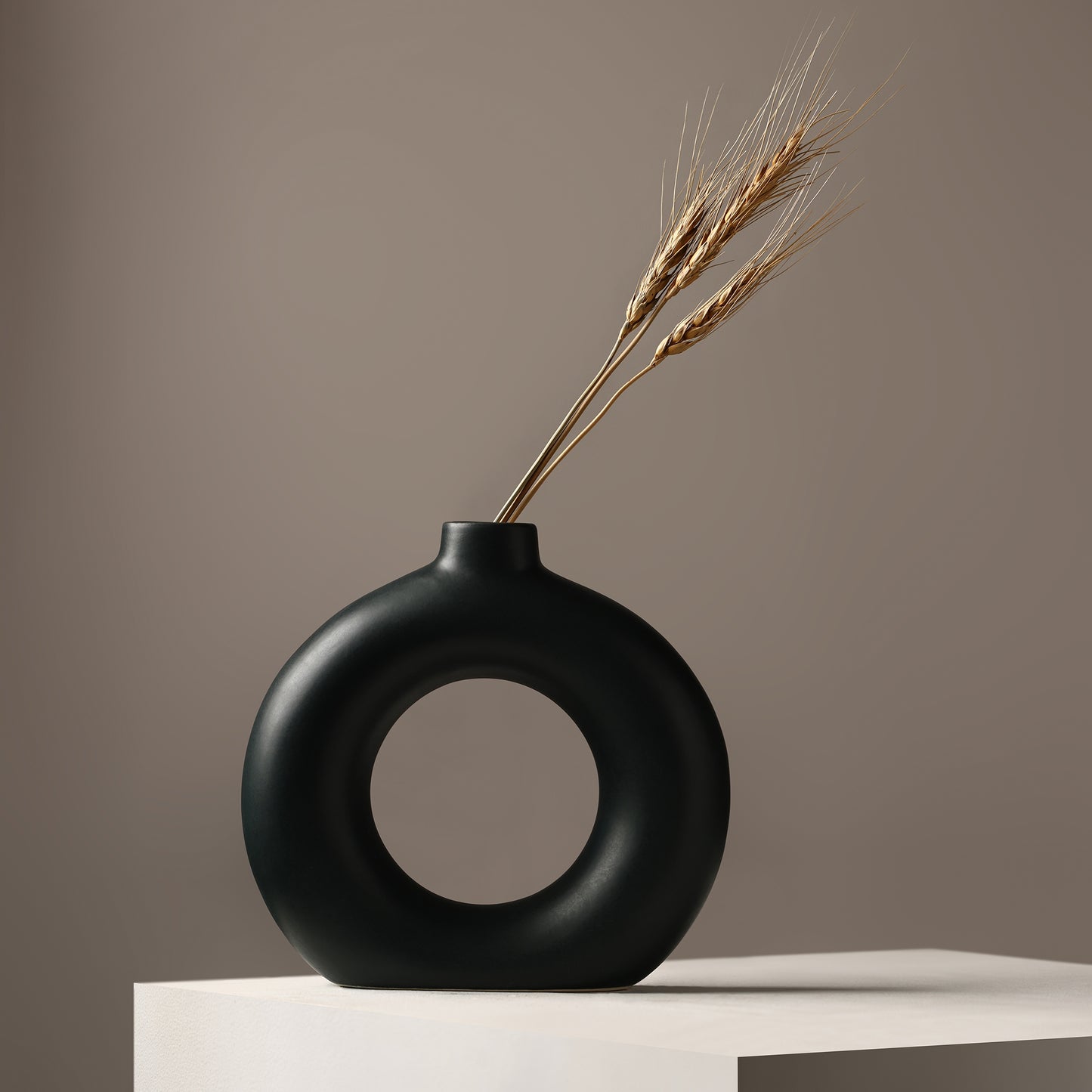 Ceramic Classic Donut Vase Set of 8" white & 6″ black – Minimalist Artistry for Modern Spaces (Copy)