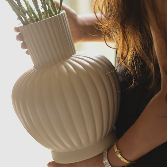 TRANQUIL – Handcrafted Vase Bridging Ancient Form and Modern Elegance