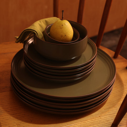 Vana Porcelain Dinner Set: 20 Pieces for four
